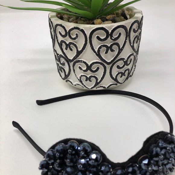 Fashion Accessory - Picture 2 of 4